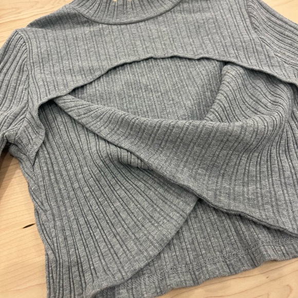 Cropped gray sweater with cut out. Size large. - Picture 2 of 5